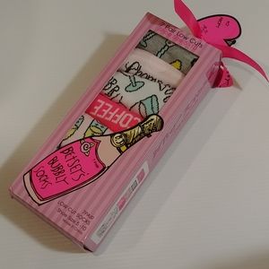 NWT 7Pcs. Betsey Johnson Champagne Socks